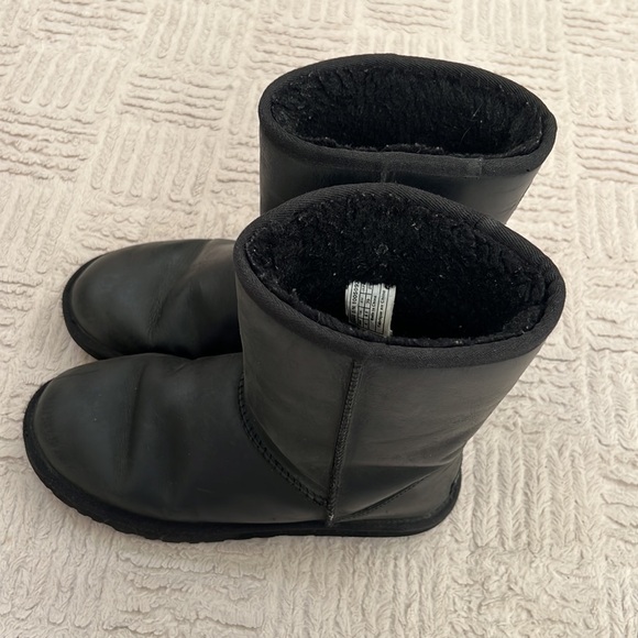 UGG Australia Women's Classic Short Boots, black leather, size 8 - Picture 9 of 16